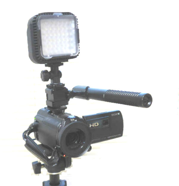 ビデオカメラとマイク・LEDライト